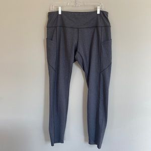 Yoga pants with pockets